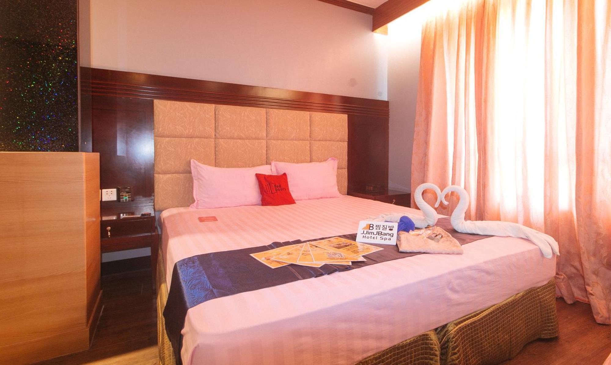 Reddoorz Premium At Jjimjbang Hotel Spa มะนิลา ภายนอก รูปภาพ